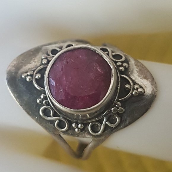 Ruby, 925 Sterling Silver ring , size 7 - Picture 1 of 11
